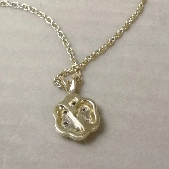 Diamond flower pendant & 10k chain - Picture 4 of 5